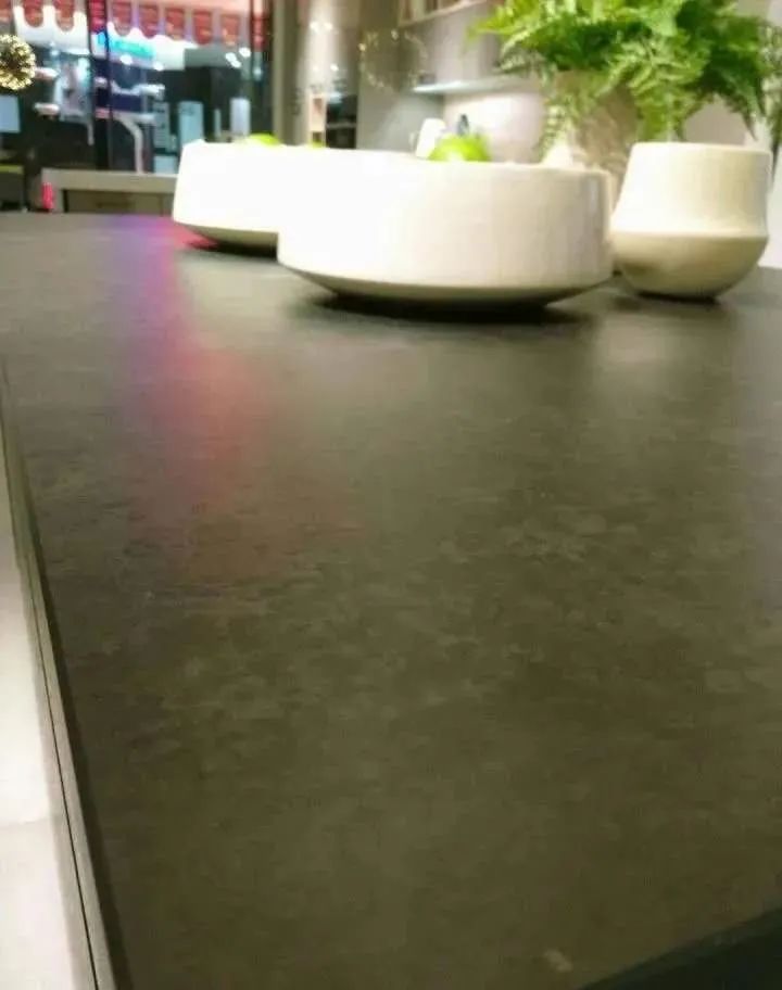拉米娜巖板臺面，賦予更有品味的生活